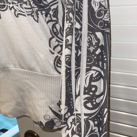 Hooded gray/white knit top - Picture 3 of 8